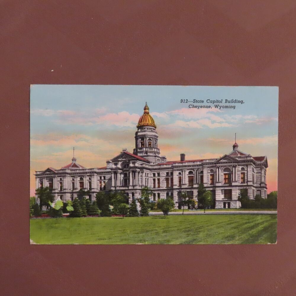 State Capitol Building Cheyenne Wyoming Linen VTG Postcard 1949 1 .01 Cent Stamp